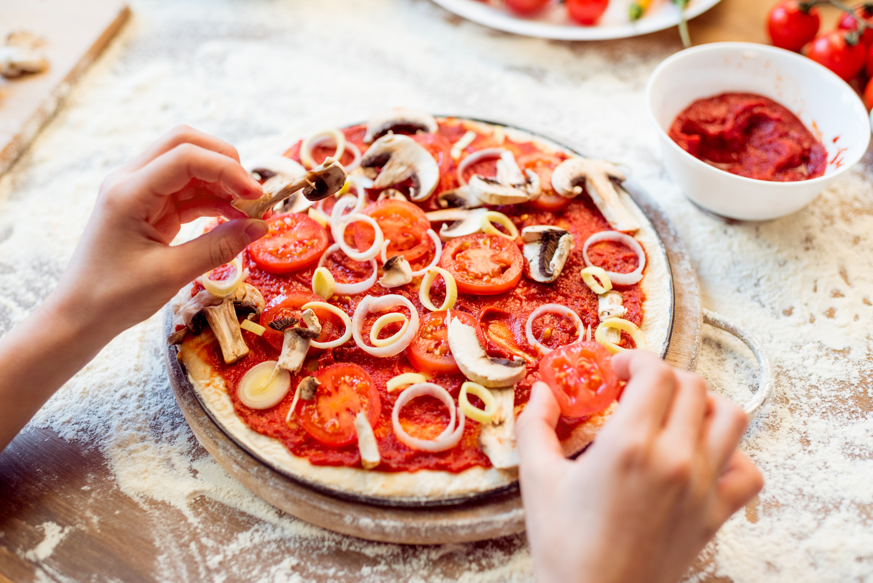 Bild på matlagning, vegansk pizza.